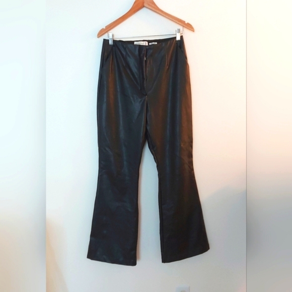 Abercrombie & Fitch Vegan Leather Curve Love Pants Black Pleated Size 30 - Picture 1 of 7